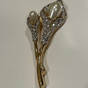 Vintage Vanderbilt Calla Lily and simulated pearls brooch